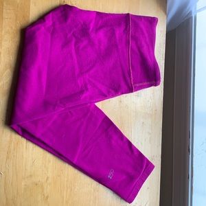 Super comfy splits 59 magenta cropped leggings